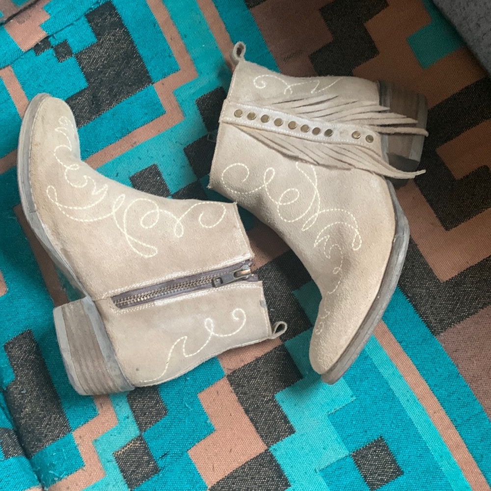 Leather booties size 7 Circle G